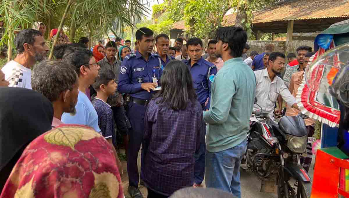 গাজীপুরে পিকনিকের বাস বিদ্যুতায়িত হয়ে তিন বিশ্ববিদ্যালয় শিক্ষার্থীর মৃত্যু
